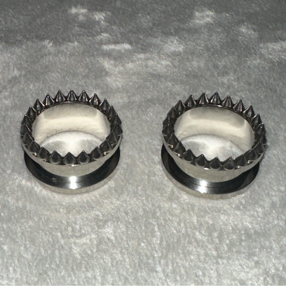 New 20 mm Ear Plugs piercings Earrings lobes never worn